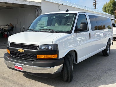 2025 Chevrolet Express Passenger 3500 1LS