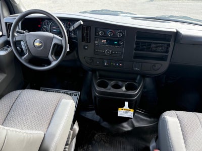 2025 Chevrolet Express Passenger 3500 1LS