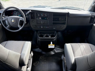 2025 Chevrolet Express Passenger 3500 1LS