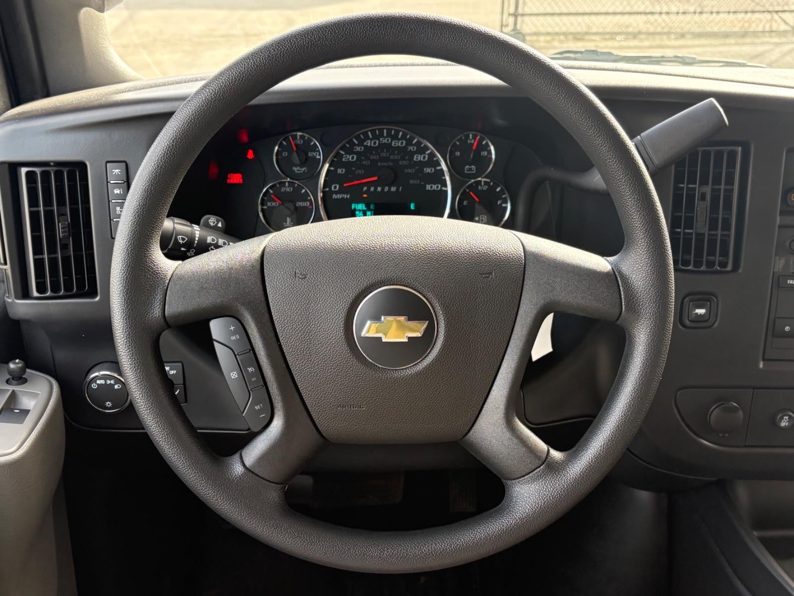 2025 Chevrolet Express Passenger 3500 1LS