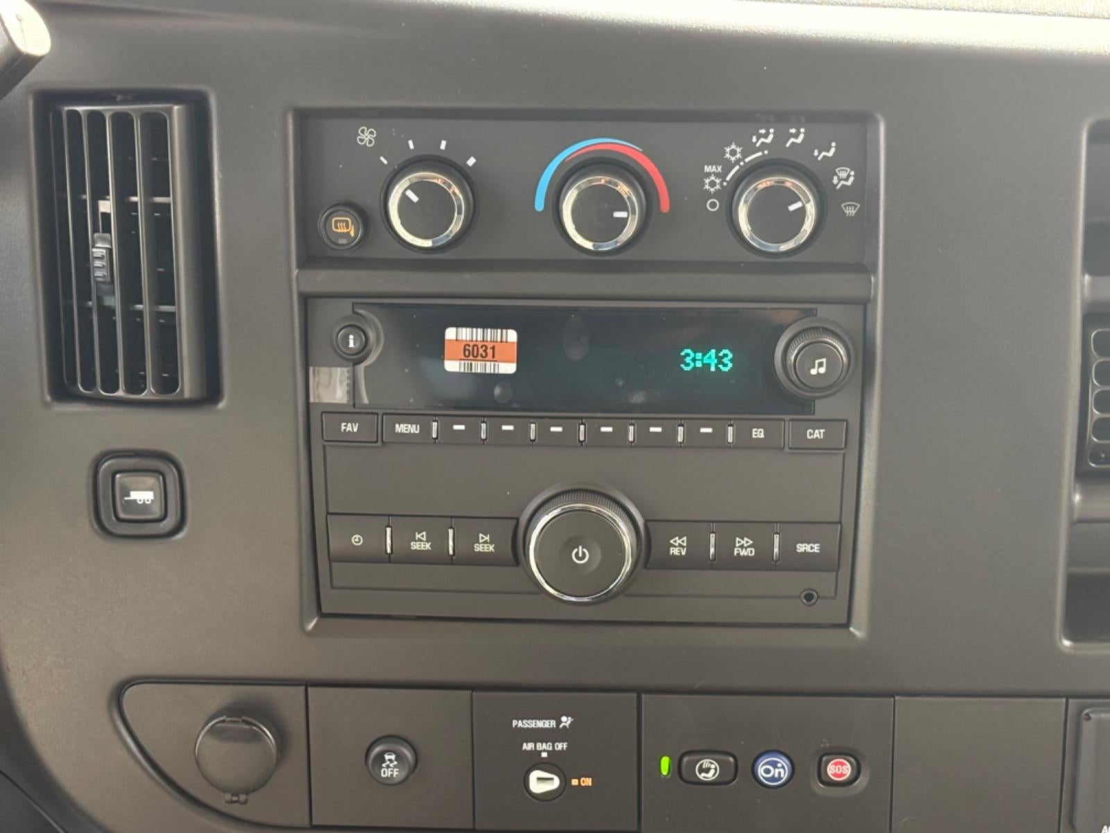 2025 Chevrolet Express Passenger 3500 1LS