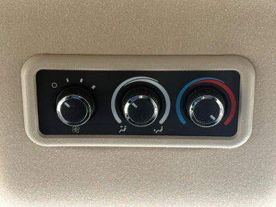 2025 Chevrolet Express Passenger 3500 1LS