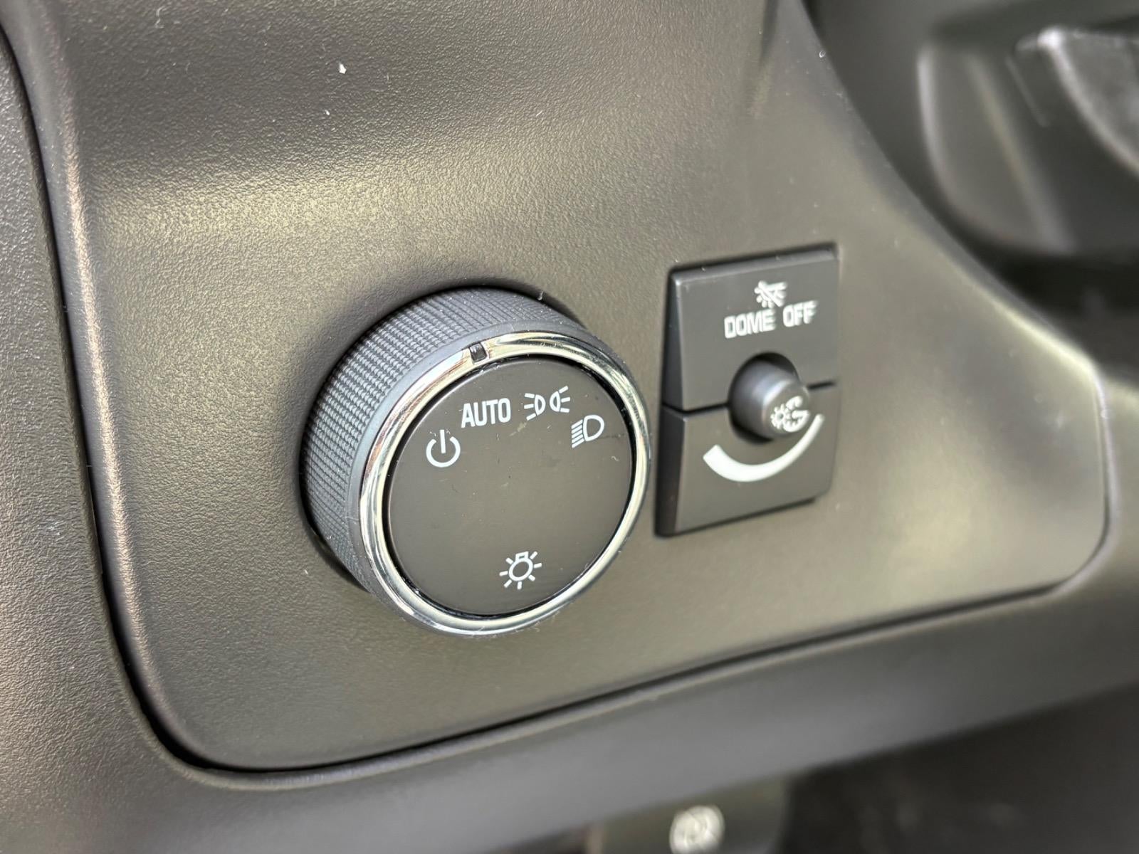 2025 Chevrolet Express Passenger 3500 1LS