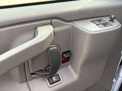 2025 Chevrolet Express Passenger 3500 1LS