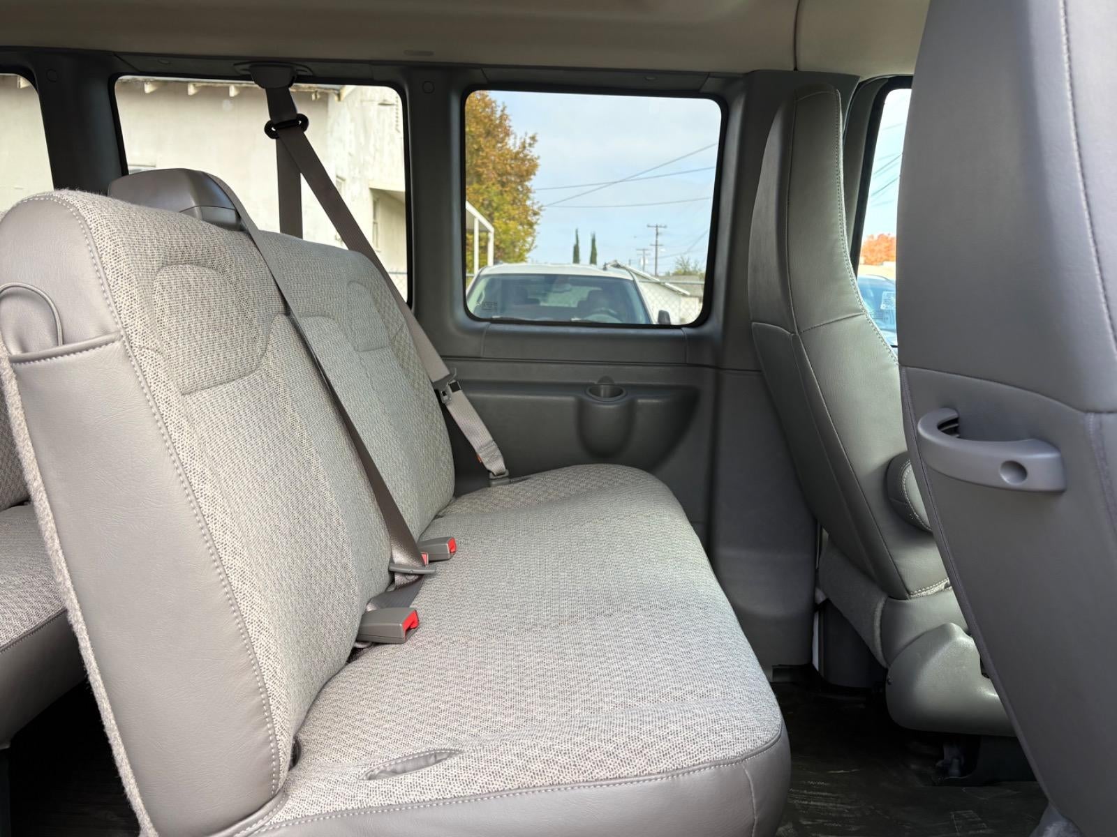 2025 Chevrolet Express Passenger 3500 1LS
