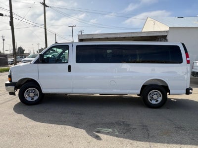2025 Chevrolet Express Passenger 3500 1LS