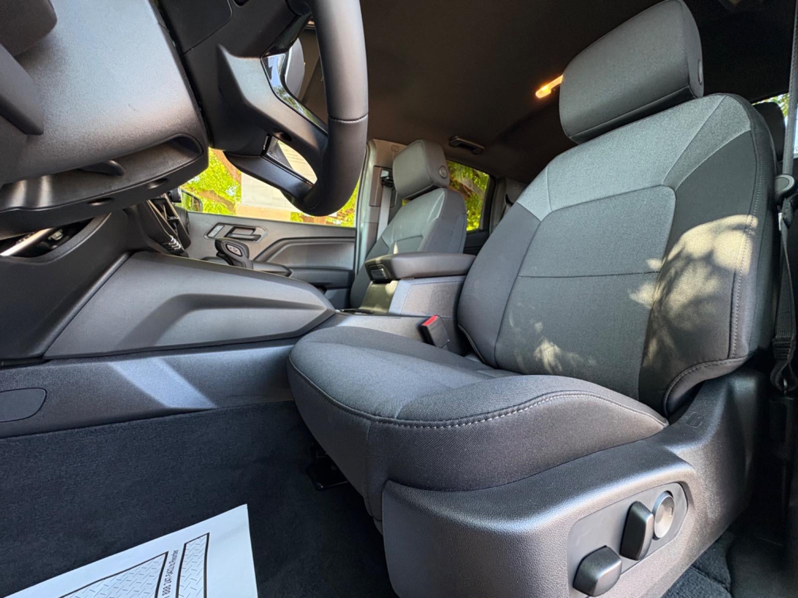 2025 Chevrolet Colorado WT/LT