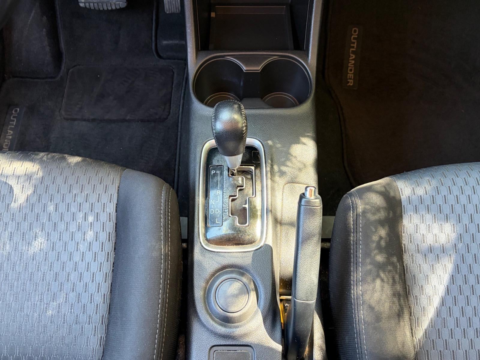 2015 Mitsubishi Outlander ES